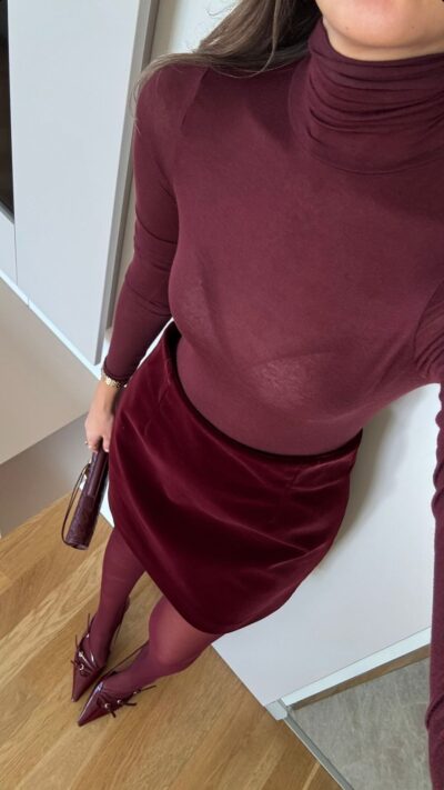 Turtleneck Cashmere Blouse – Claret Red